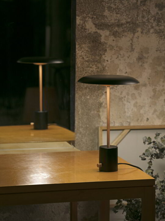 FARO HOSHI Stona lampa od crnog i brušenog bakra - 28388